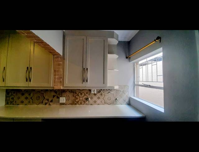 4 BEDROOM FREESTANDING FOR SALE IN GLEN MARAIS